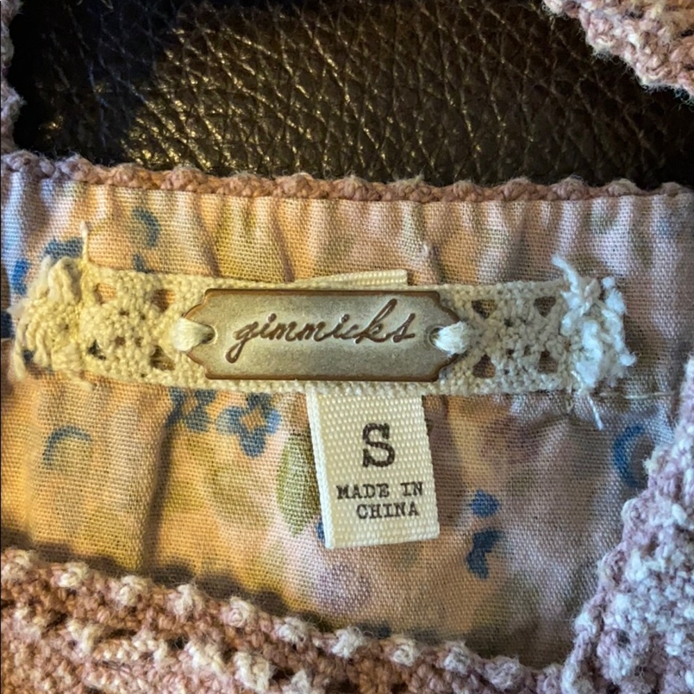 Tank Top w/ fun design & material - Picture 6 of 6